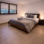Grosszuegiges 170 Qm, 10 Gaeste, 30 Qm Sonnenterrasse, Eingezaeunter Hof, Klima, Kamin, Hundefreundlich * Kestert
