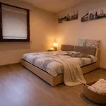 Grosszuegiges 170 Qm, 10 Gaeste, 30 Qm Sonnenterrasse, Eingezaeunter Hof, Klima, Kamin, Hundefreundlich Kestert