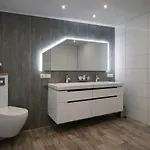 Grosszuegiges 170 Qm, 10 Gaeste, 30 Qm Sonnenterrasse, Eingezaeunter Hof, Klima, Kamin, Hundefreundlich