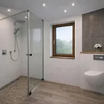 Grosszuegiges 170 Qm, 10 Gaeste, 30 Qm Sonnenterrasse, Eingezaeunter Hof, Klima, Kamin, Hundefreundlich Semesterbostad *