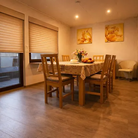 Casa de Férias Grosszuegiges 170 Qm, 10 Gaeste, 30 Qm Sonnenterrasse, Eingezaeunter Hof, Klima, Kamin, Hundefreundlich