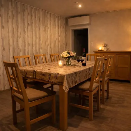 Grosszuegiges 170 Qm, 10 Gaeste, 30 Qm Sonnenterrasse, Eingezaeunter Hof, Klima, Kamin, Hundefreundlich Casa de Férias