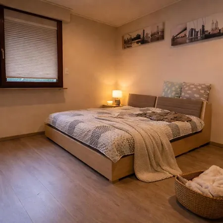 Großzügiges 170 Qm, 10 Gäste, 30 Qm Sonnenterrasse, Eingezäunter Hof, Klima, Kamin, Hundefreundlich Kestert
