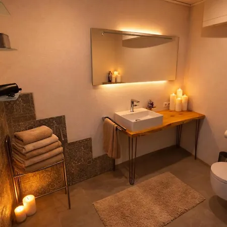 Ferienhaus Großzügiges 170 Qm, 10 Gäste, 30 Qm Sonnenterrasse, Eingezäunter Hof, Klima, Kamin, Hundefreundlich *