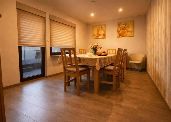 Casa de Férias Grosszuegiges 170 Qm, 10 Gaeste, 30 Qm Sonnenterrasse, Eingezaeunter Hof, Klima, Kamin, Hundefreundlich