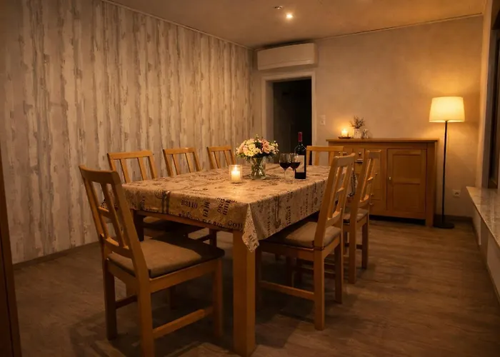 Grosszuegiges 170 Qm, 10 Gaeste, 30 Qm Sonnenterrasse, Eingezaeunter Hof, Klima, Kamin, Hundefreundlich Casa de Férias