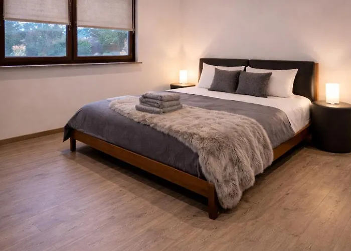 Grosszuegiges 170 Qm, 10 Gaeste, 30 Qm Sonnenterrasse, Eingezaeunter Hof, Klima, Kamin, Hundefreundlich * Kestert