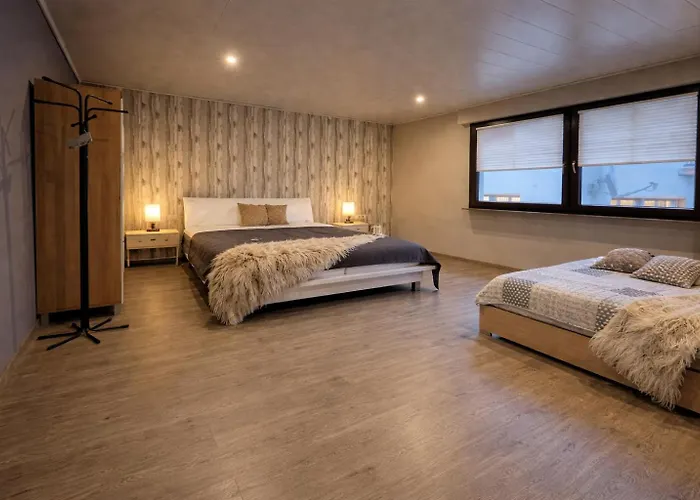 Grosszuegiges 170 Qm, 10 Gaeste, 30 Qm Sonnenterrasse, Eingezaeunter Hof, Klima, Kamin, Hundefreundlich *