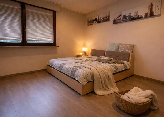 Grosszuegiges 170 Qm, 10 Gaeste, 30 Qm Sonnenterrasse, Eingezaeunter Hof, Klima, Kamin, Hundefreundlich Kestert