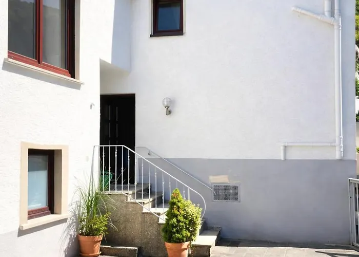 Grosszuegiges 170 Qm, 10 Gaeste, 30 Qm Sonnenterrasse, Eingezaeunter Hof, Klima, Kamin, Hundefreundlich *